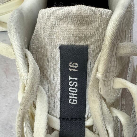 Athletic_Shoes